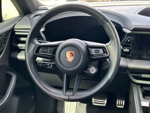Used 2025 Porsche Macan 4S Electric AWD/4WD image 40