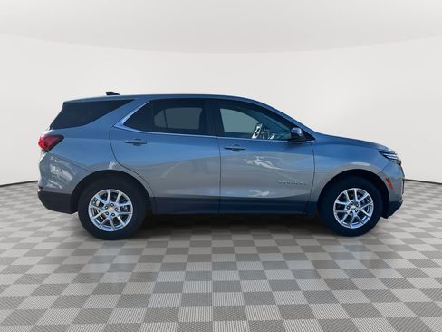 Used 2023 Chevrolet Equinox LT image 2