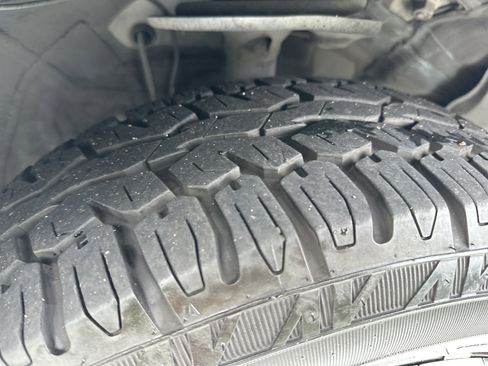 Used 2018 Toyota RAV4 LE FWD image 12