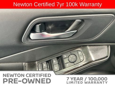 Used 2025 Nissan Rogue SV FWD image 40