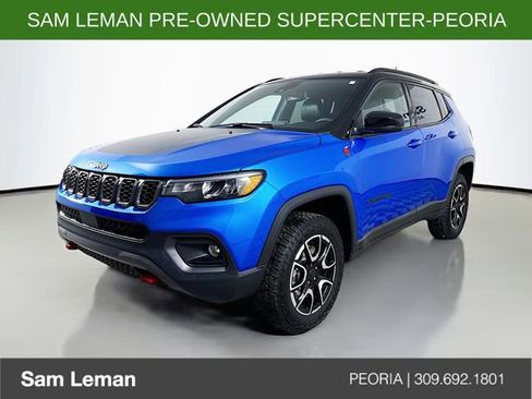 Used 2025 Jeep Compass Trailhawk w/ Trailhawk Convenience Group AWD/4WD image 3