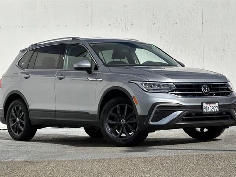 Used 2022 Volkswagen Tiguan SE image 2