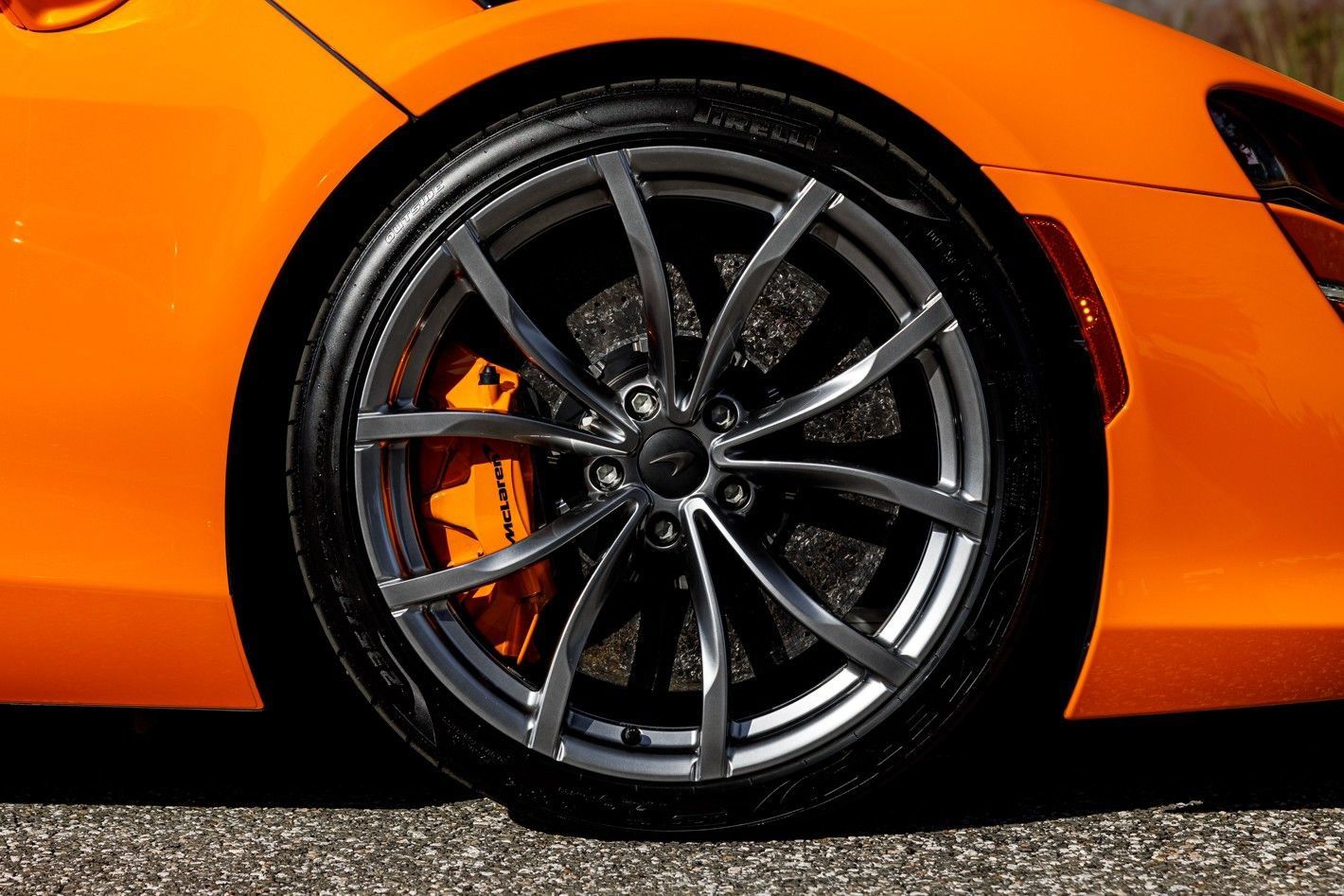 Used 2025 McLaren Artura RWD image 8