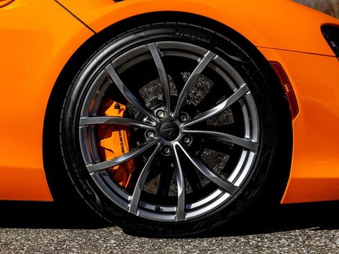 Used 2025 McLaren Artura RWD image 8