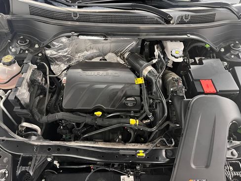 Used 2025 Chevrolet Trax LT w/ LT Convenience Package FWD image 9