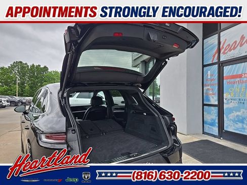 Used 2024 Porsche Cayenne w/ Premium Package AWD/4WD image 91