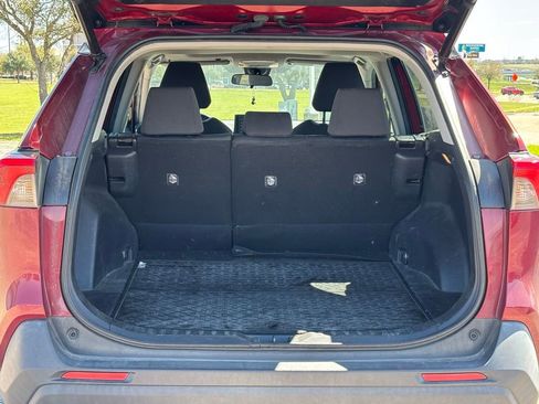 Used 2021 Toyota RAV4 XLE w/ Convenience Package image 6