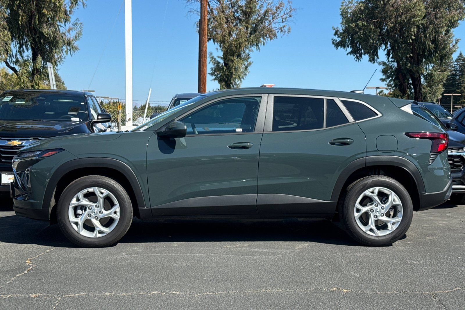 Used 2026 Chevrolet Trax LS w/ LS Convenience Package FWD image 8