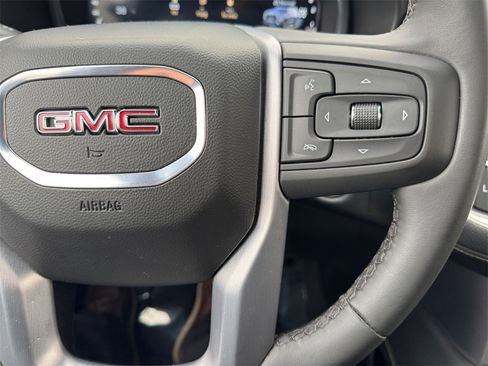 Used 2023 GMC Yukon XL SLT image 30