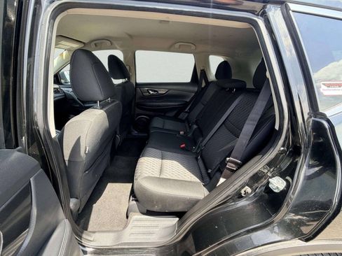Used 2017 Nissan Rogue SV AWD/4WD image 24