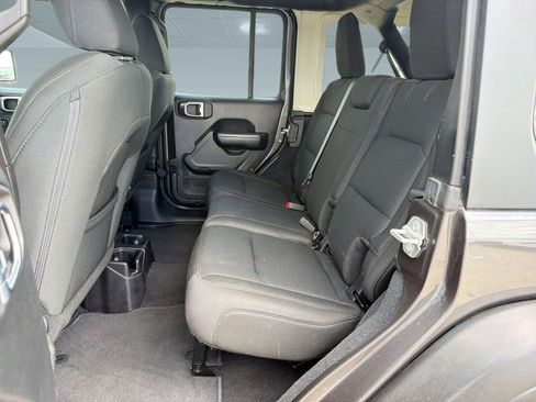 Used 2018 Jeep Wrangler Unlimited Sport S AWD/4WD image 15