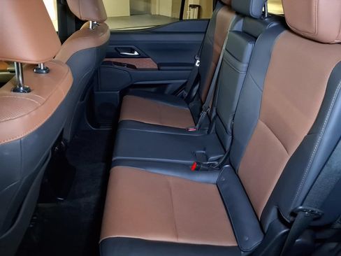 Used 2024 Lexus GX 550 w/ Accessory Package (Z1) AWD/4WD image 18