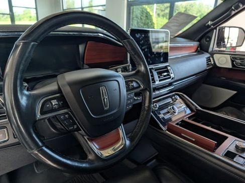 Used 2020 Lincoln Navigator L Reserve w/ Luxury Package AWD/4WD image 16