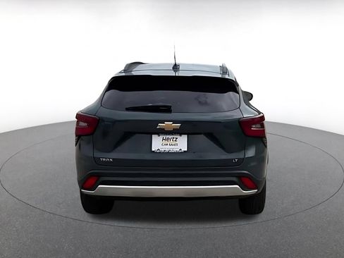 Used 2025 Chevrolet Trax LT FWD image 12