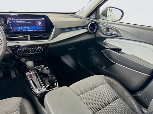 Used 2024 Chevrolet Trax LT image 22