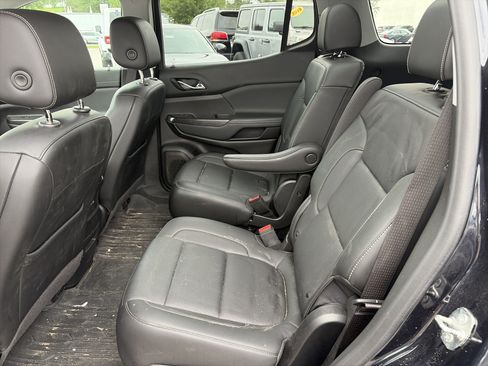 Used 2021 GMC Acadia SLT w/ Technology Package AWD/4WD image 8