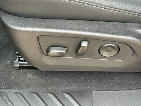 New 2026 GMC Canyon Elevation w/ Convenience Package image 17