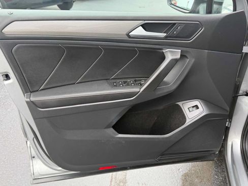 Used 2022 Volkswagen Tiguan SE FWD image 10