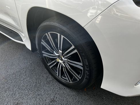 Used 2021 Lexus LX 570 4WD w/ 3rd Row & Luxury Pkg image 11