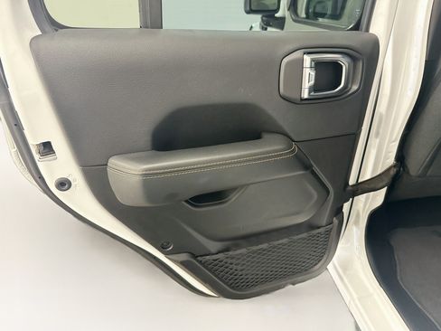 Used 2025 Jeep Wrangler Unlimited Sahara w/ Safety Group AWD/4WD image 26