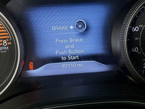 Used 2019 Jeep Cherokee Trailhawk w/ Cold Weather Group image 18