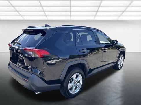 Used 2021 Toyota RAV4 XLE AWD/4WD image 2