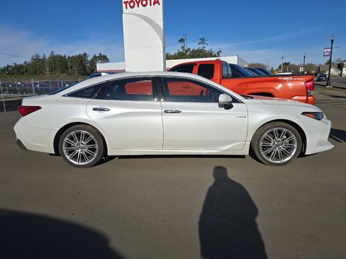 Used 2021 Toyota Avalon Limited w/ Advanced Safety Package image 3