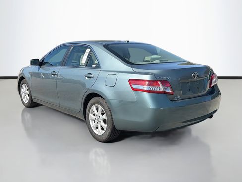 Used 2010 Toyota Camry LE image 5