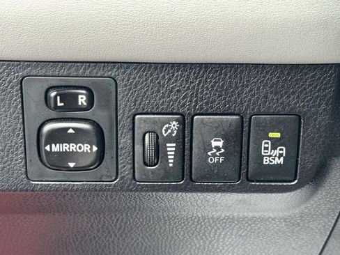 Used 2015 Toyota RAV4 Limited w/ Technology Package AWD/4WD image 31