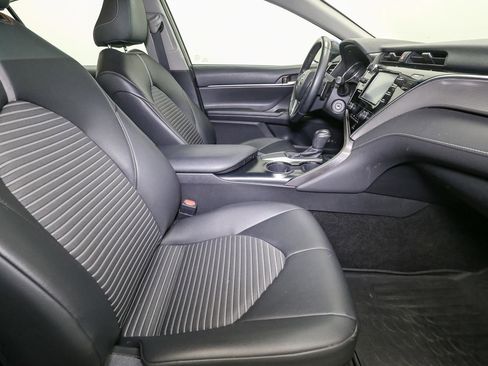 Used 2018 Toyota Camry SE image 19