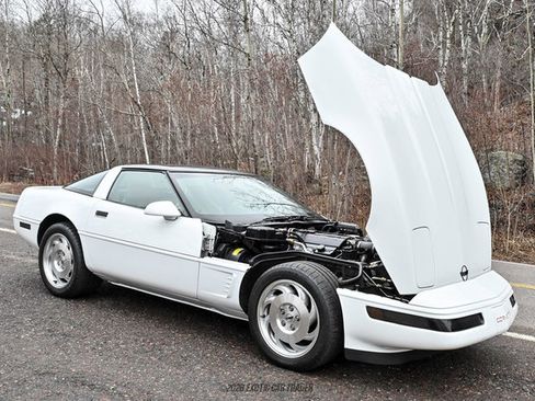 Used 1995 Chevrolet Corvette Coupe RWD image 16