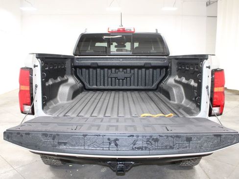 New 2026 Chevrolet Colorado ZR2 w/ Technology Package AWD/4WD image 17