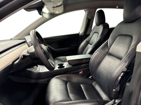 Certified 2022 Tesla Model Y Long Range AWD/4WD image 9