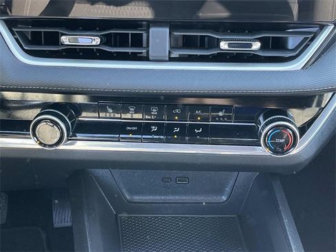 Used 2025 Chevrolet Equinox LT image 13