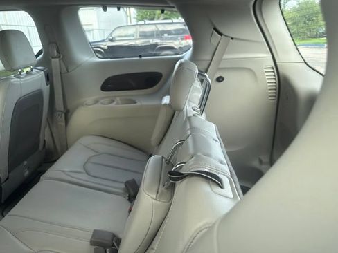 Used 2020 Chrysler Pacifica Touring-L Plus FWD image 15