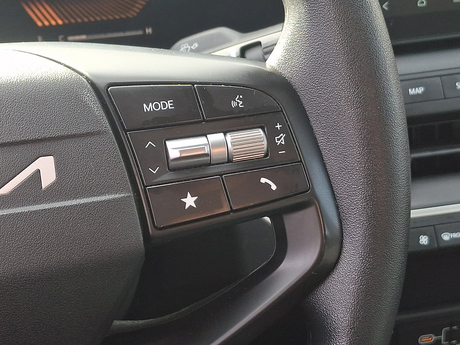 Used 2025 Kia K4 FWD image 21