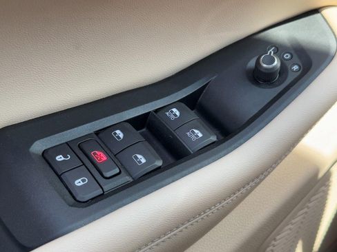 Used 2023 Jeep Grand Cherokee Limited w/ Luxury Tech Group II image 21