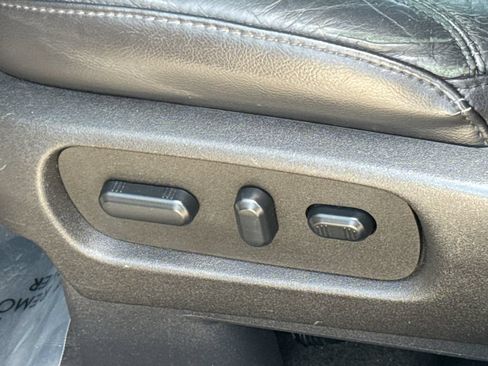 Used 2015 Ford Explorer XLT w/ Equipment Group 202A FWD image 22