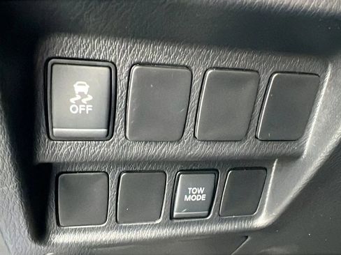 Used 2018 Nissan Pathfinder SV image 20