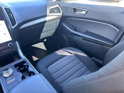 Used 2023 Ford Edge SE image 16