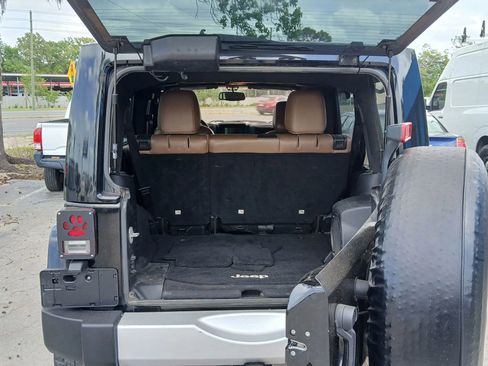 Used 2013 Jeep Wrangler Unlimited Sahara w/ Connectivity Group AWD/4WD image 12