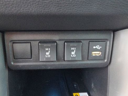 Used 2022 Toyota Corolla Cross XLE image 26