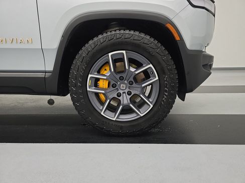 Used 2022 Rivian R1T Adventure AWD/4WD image 11