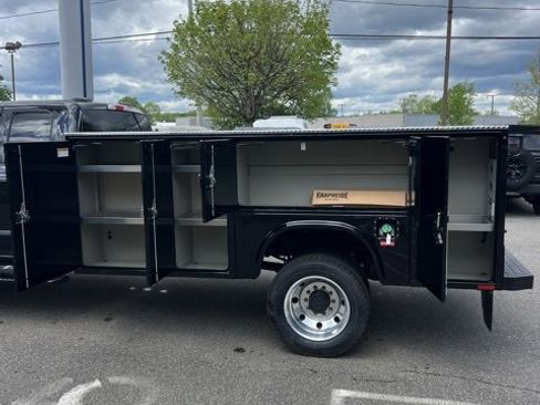 New 2025 Ford F450 XLT w/ XLT Value Package image 8