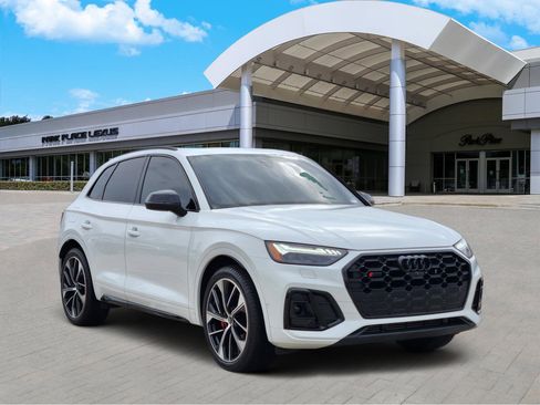 Used 2022 Audi SQ5 Prestige w/ Prestige Package image 2