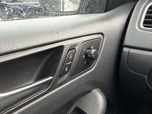 Used 2012 Volkswagen Jetta SE FWD image 30