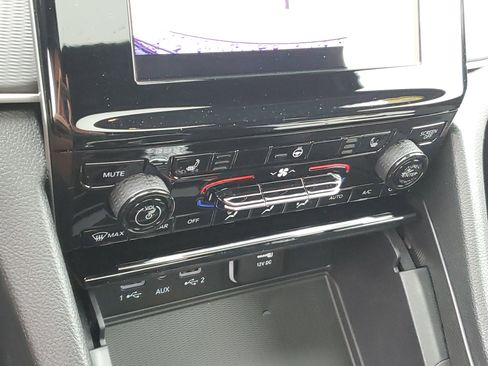 New 2025 Jeep Grand Cherokee Laredo image 16