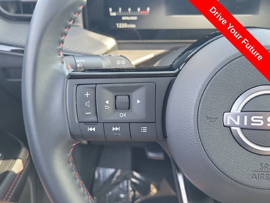 Used 2025 Nissan Kicks SR AWD/4WD image 7