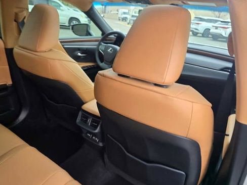 Used 2025 Lexus ES 300h w/ Premium Package image 15
