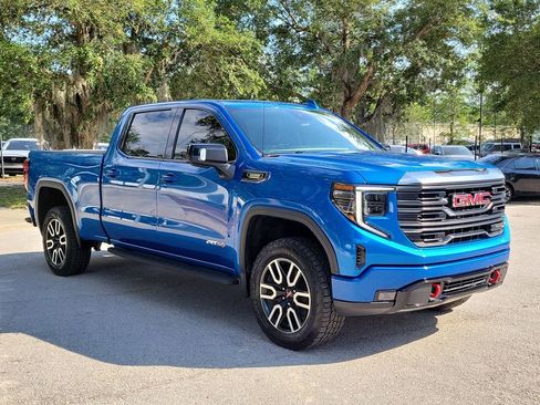 Used 2022 GMC Sierra 1500 AT4 w/ AT4 Preferred Package AWD/4WD image 3